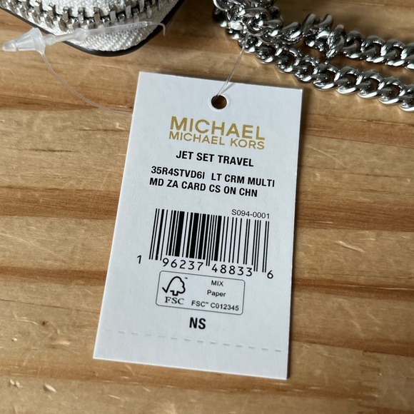 Michael Kors Card Case🎈🎈 - Picture 4 of 9